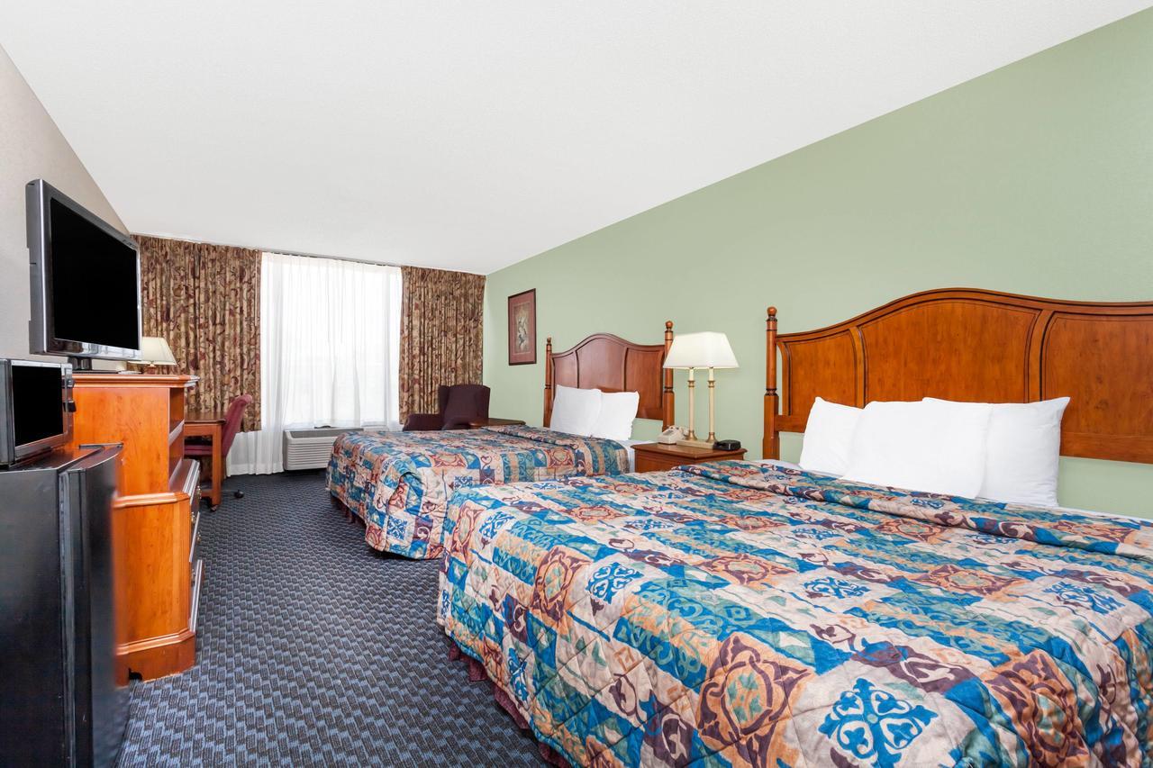 Days Inn & Suites By Wyndham Se Columbia Ft Jackson Exteriör bild